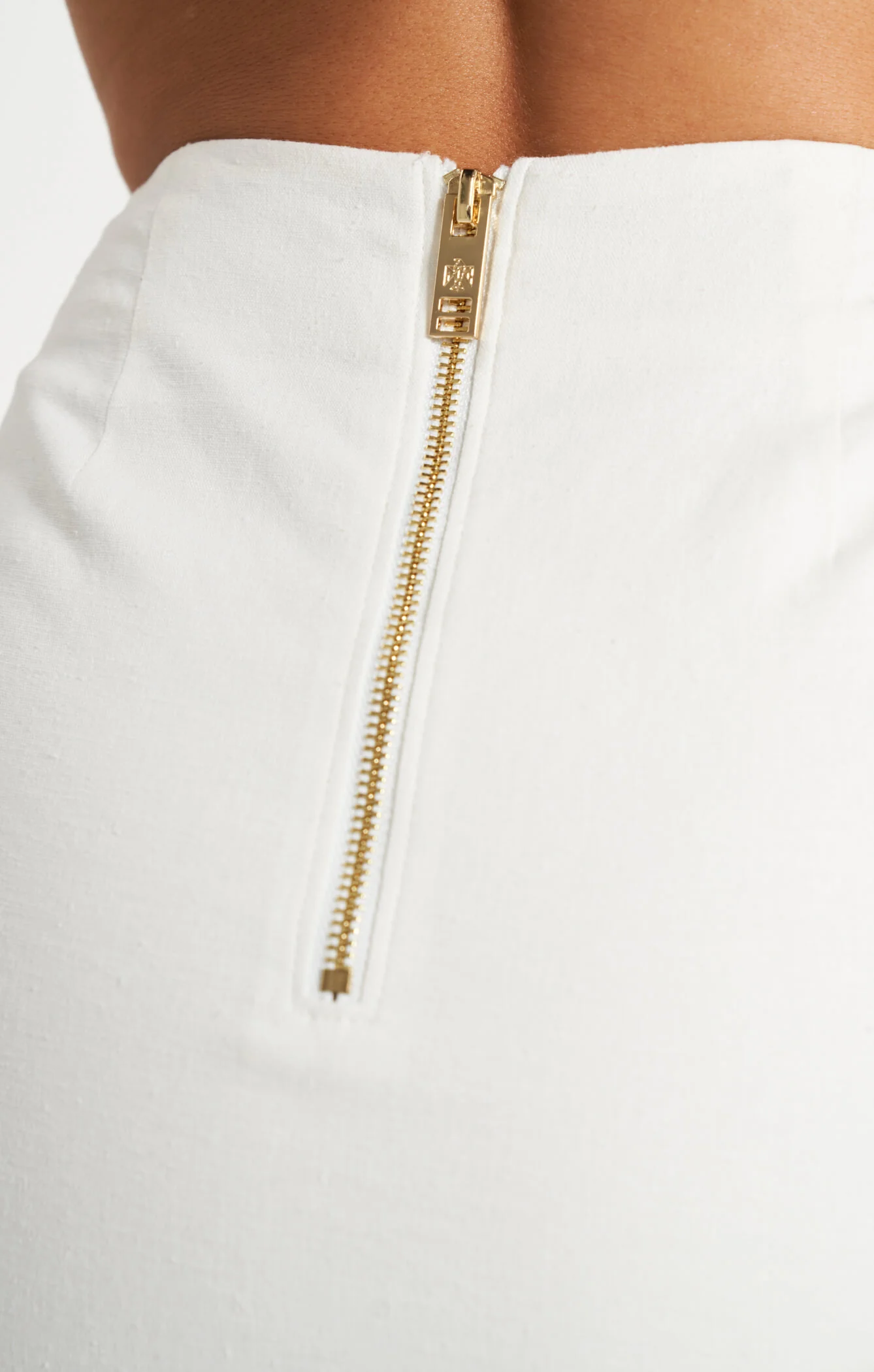 THE LINEN MINI SKIRT - WHITE - Image 6
