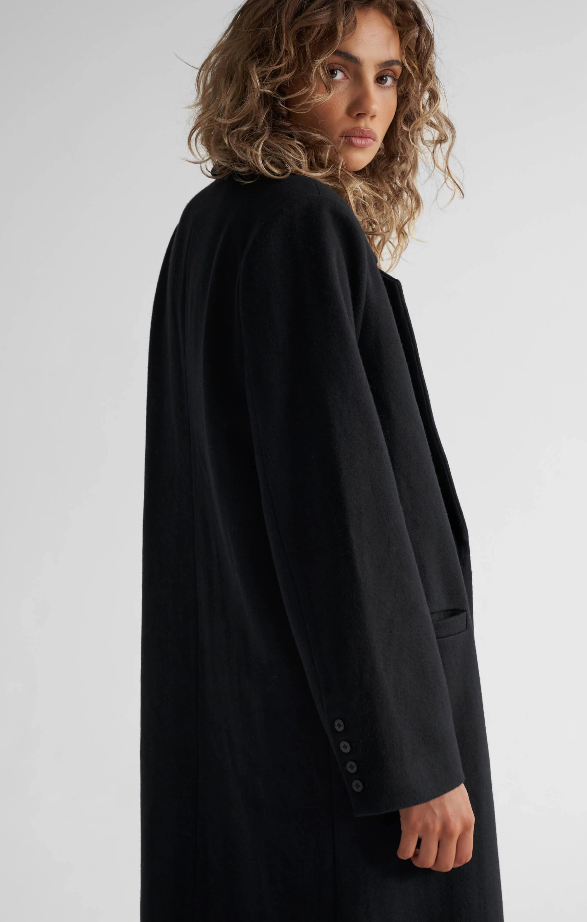 THE LONGLINE CLASSIC COAT - BLACK - Image 4