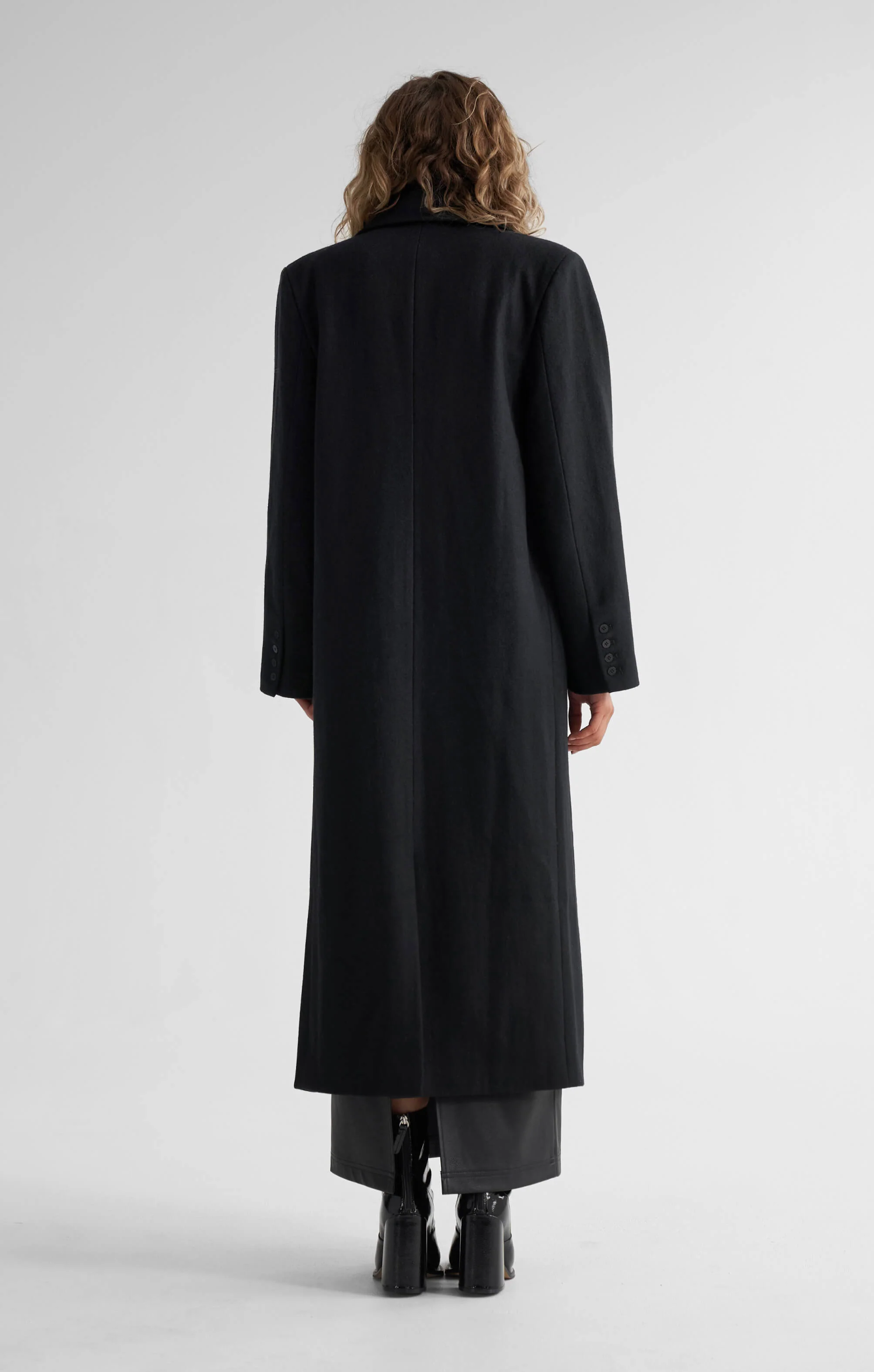 THE LONGLINE CLASSIC COAT - BLACK - Image 7