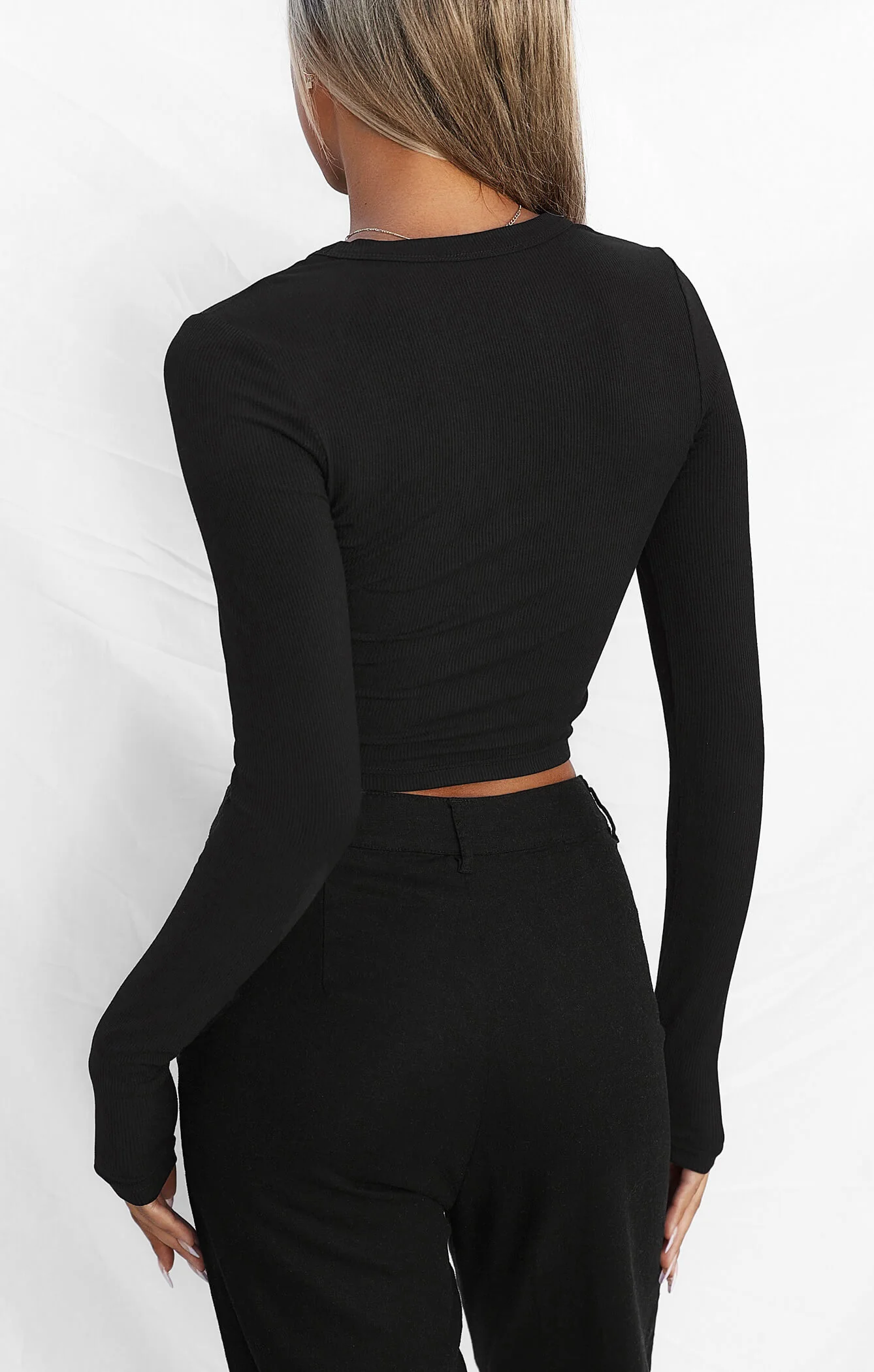 THE LUXE RIB LONG SLEEVE CROP - BLACK - Image 4