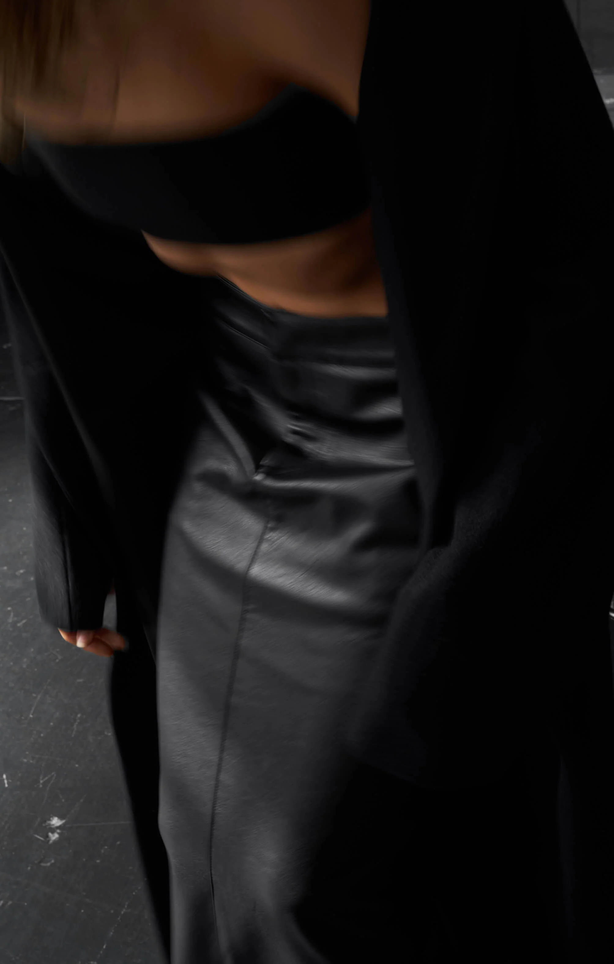 THE PEBBLED™ VEGAN LOW RISE MAXI SKIRT - Image 5