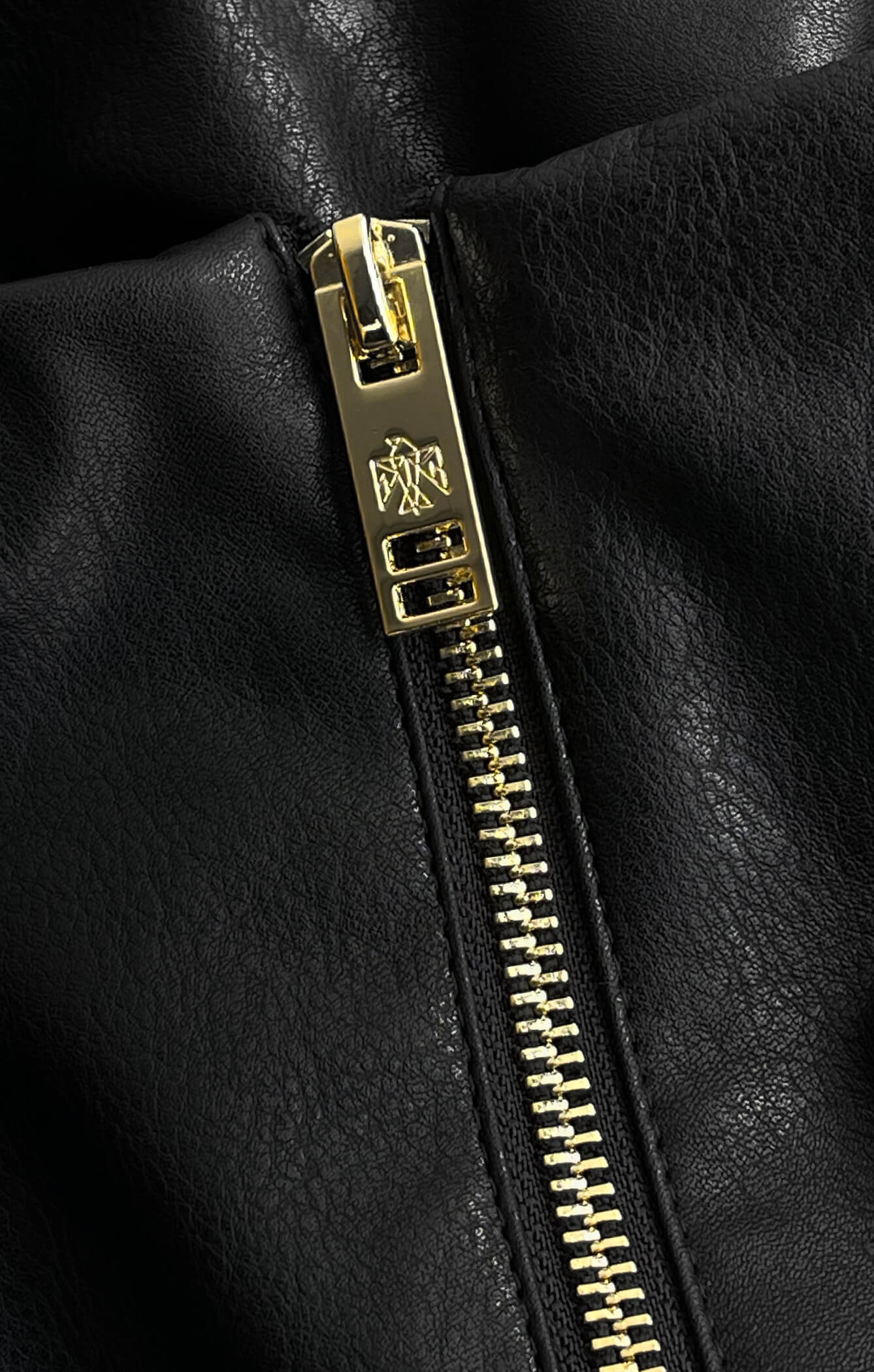 THE PEBBLED™ VEGAN MINI SKIRT - Image 7